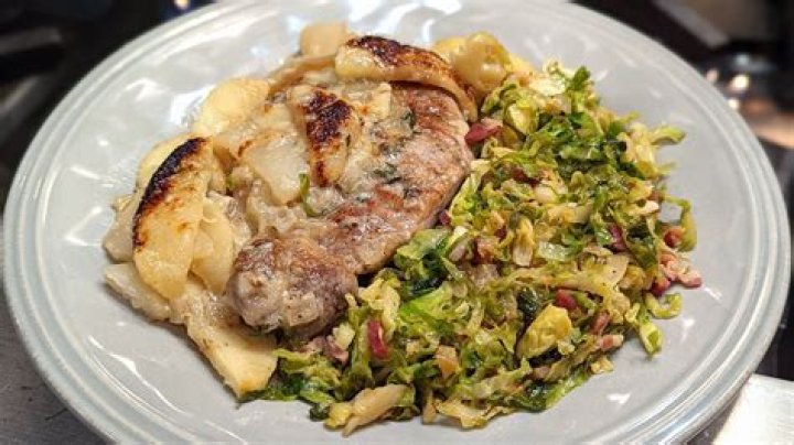Boneless Pork Chops or Chicken Breasts "a la Mode" (with Sweet Cream Sauce) | Rachael Ray | Recipe