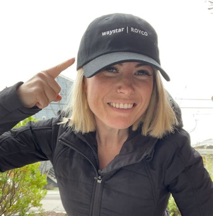 Esther Crawford Wiki, Biography, Net Worth, Age, Career, Relationship,Family