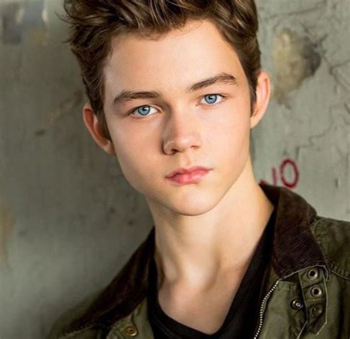 Levi Miller Bio, Wiki, Age, Height, Wife, Family, Movies, Pan and Net Worth ·